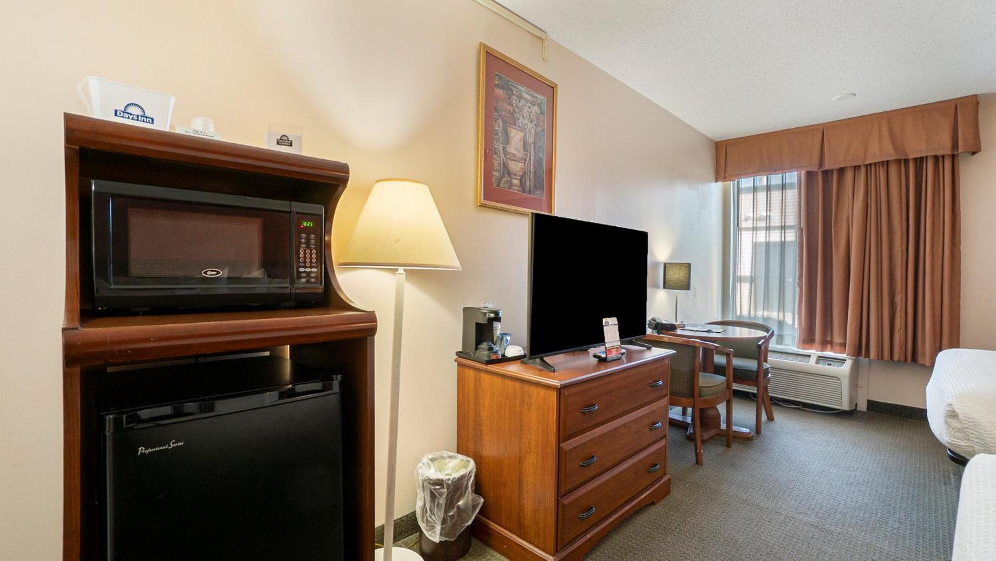 Days Inn & Suites By Wyndham Mt Pleasant Mount Pleasant Eksteriør billede