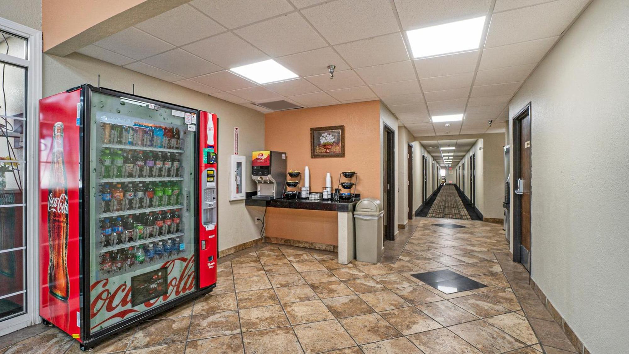 Days Inn & Suites By Wyndham Mt Pleasant Mount Pleasant Eksteriør billede