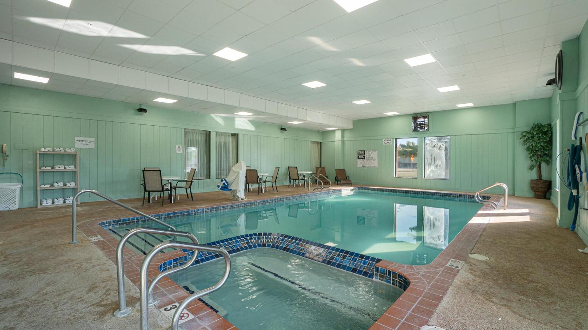 Days Inn & Suites By Wyndham Mt Pleasant Mount Pleasant Eksteriør billede