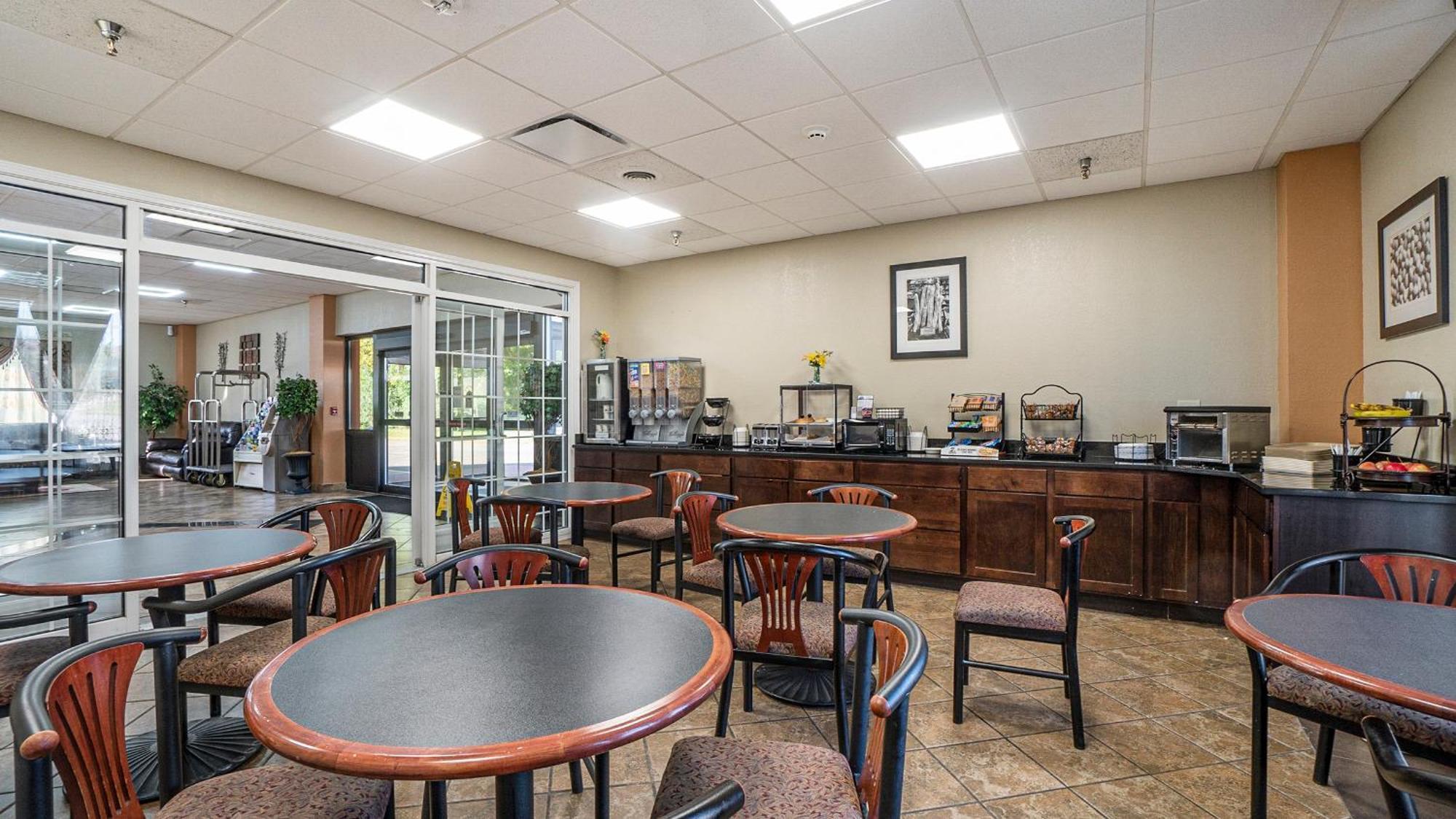 Days Inn & Suites By Wyndham Mt Pleasant Mount Pleasant Eksteriør billede