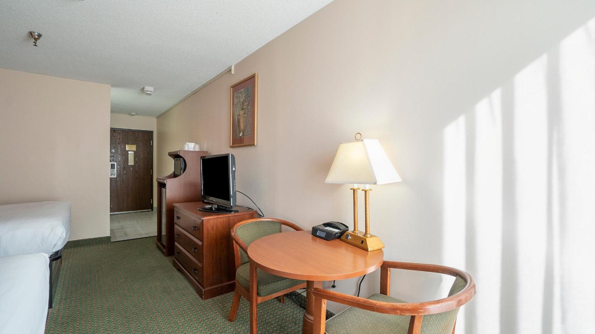 Days Inn & Suites By Wyndham Mt Pleasant Mount Pleasant Værelse billede