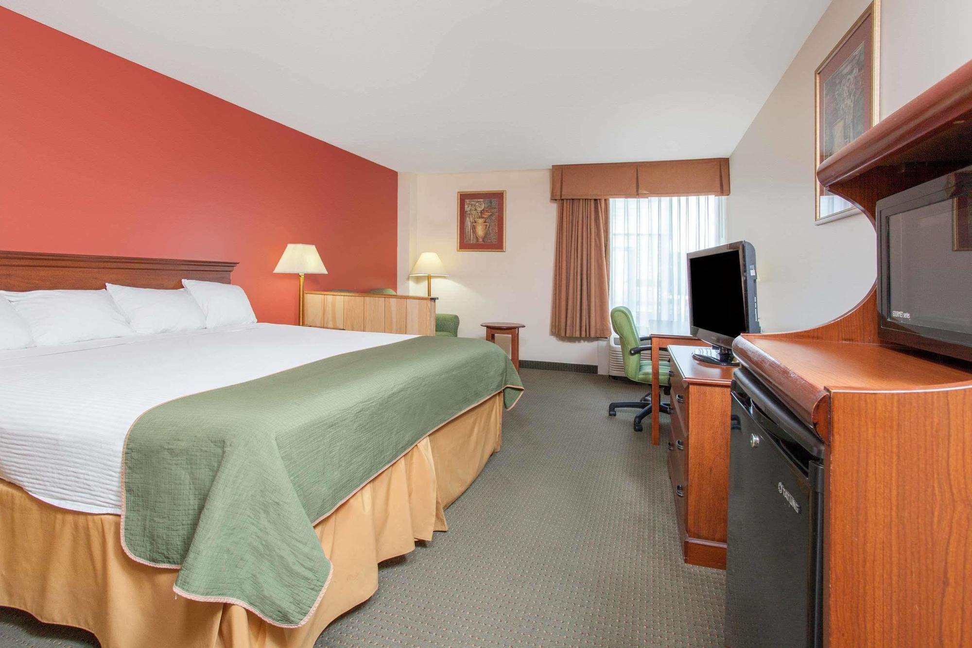 Days Inn & Suites By Wyndham Mt Pleasant Mount Pleasant Eksteriør billede