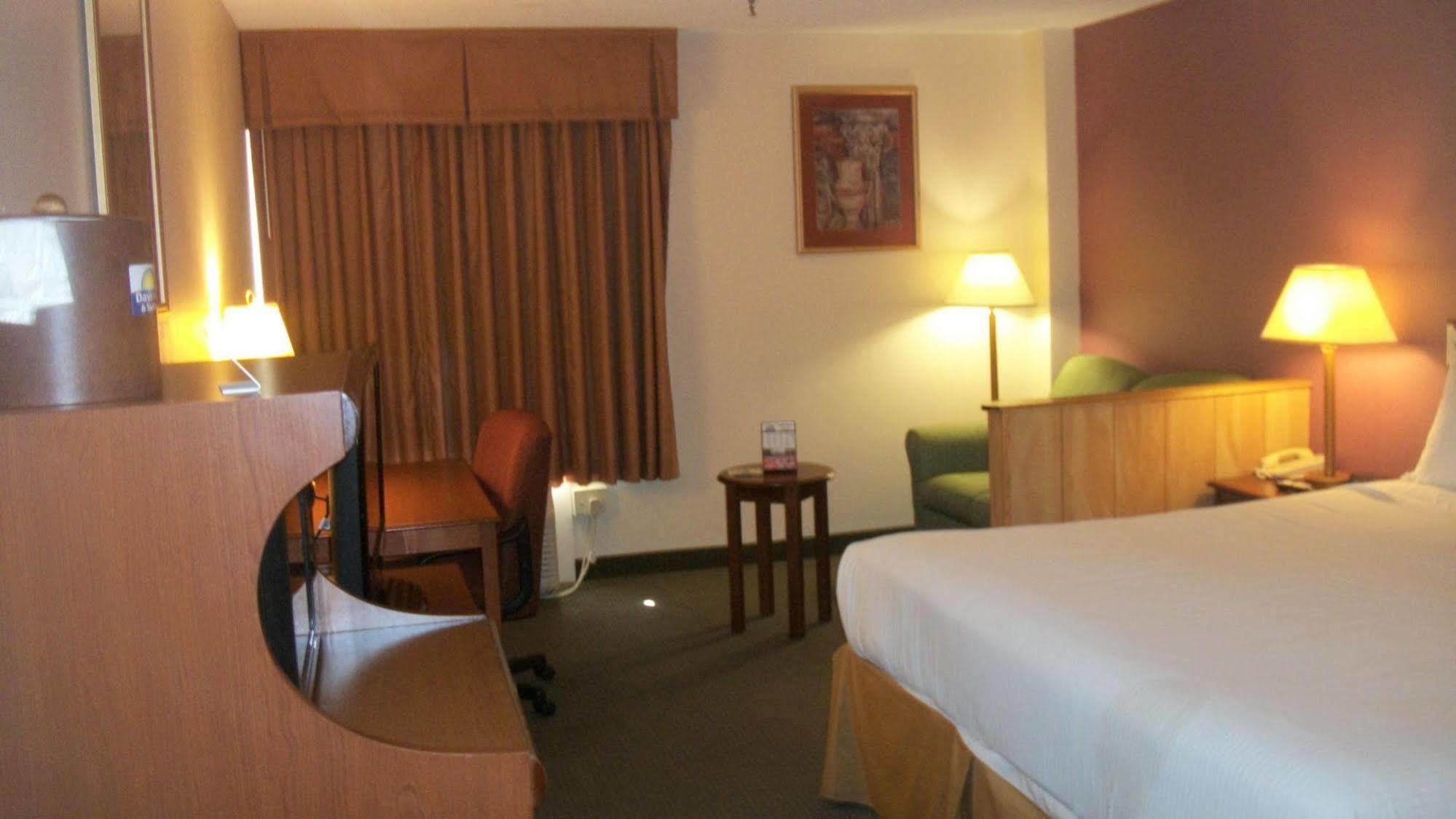 Days Inn & Suites By Wyndham Mt Pleasant Mount Pleasant Eksteriør billede