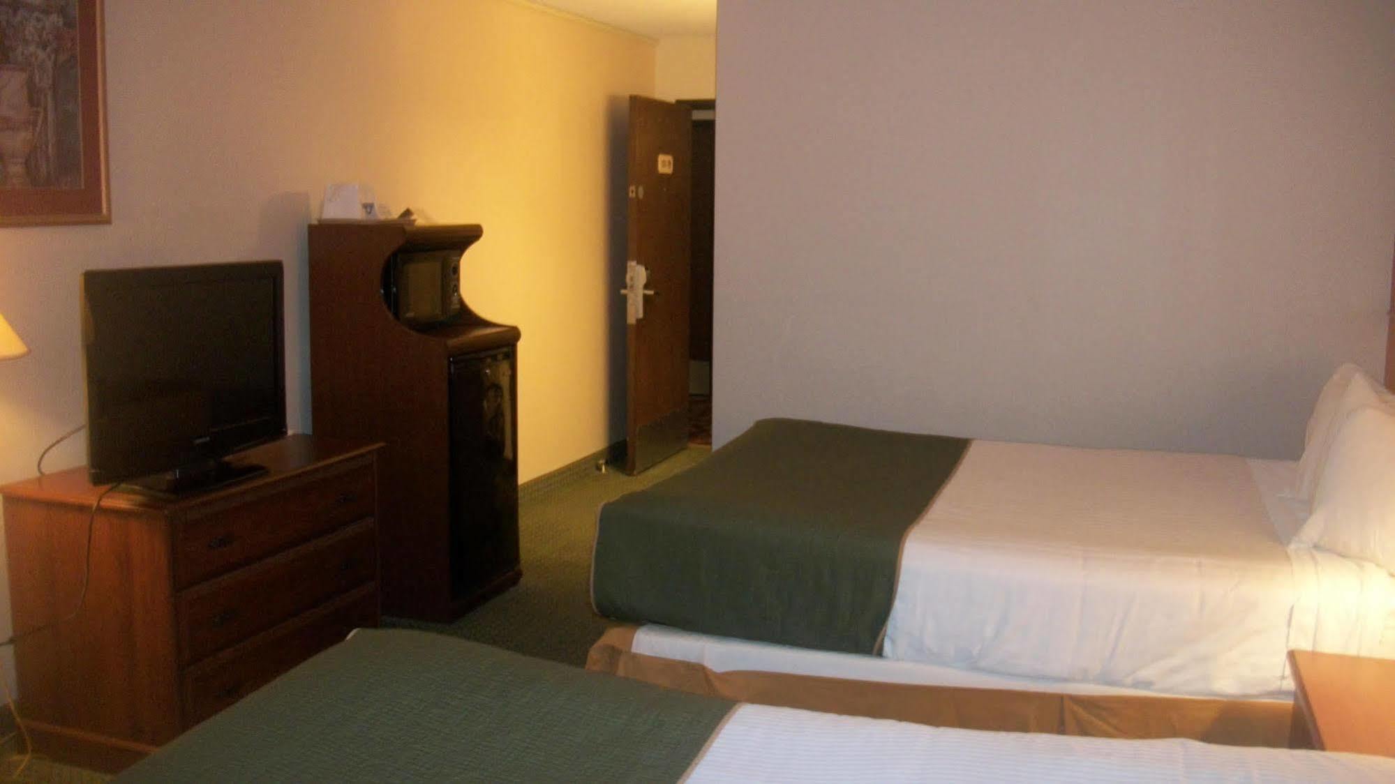 Days Inn & Suites By Wyndham Mt Pleasant Mount Pleasant Eksteriør billede